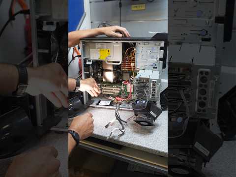 Tu PC suena como un avión?✈️ Truco para quitar el ruido infernal🖥️🔥#mantenimientoPC #pc #informatica thumbnail