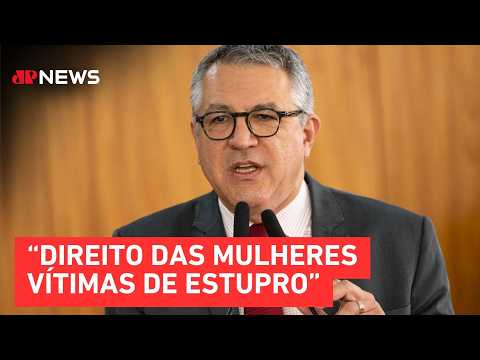 Padilha afirma que governo cumprirá lei sobre aborto legal thumbnail