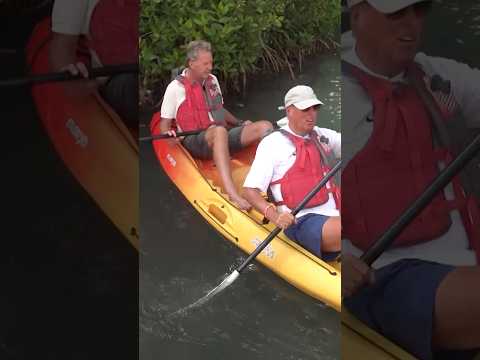 Héérlijke beelden van Chris Woerts en Valentijn Driessen in een kajak: 'We zitten vast!’ 😂 thumbnail