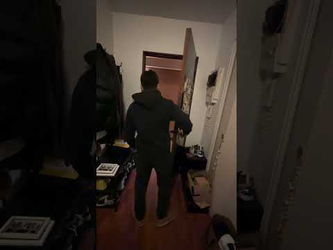 Il m'a suivi dans mon appartement... thumbnail