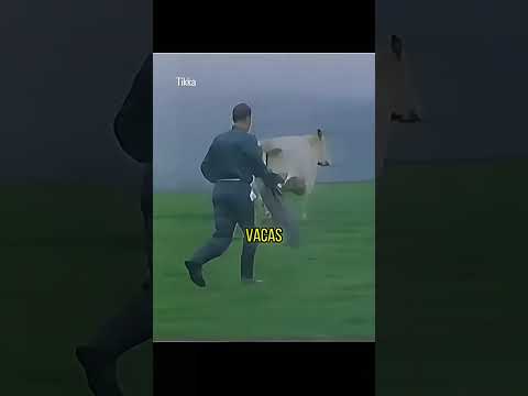 ¡Sorprendió al mundo! Un granjero de 61 años corrió en botas de goma y rompió el récord mundial. thumbnail
