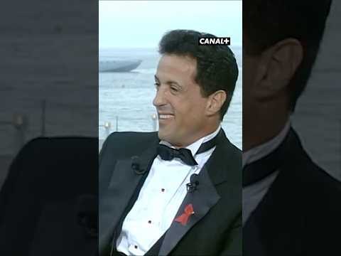 Sylvester Stallone qui découvre sa marionnette des Guignols 😂 thumbnail