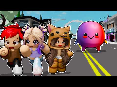 SOBREVIVIMOS al ATAQUE DEL SQUISHY ATERRADOR en Brookhaven Roblox thumbnail
