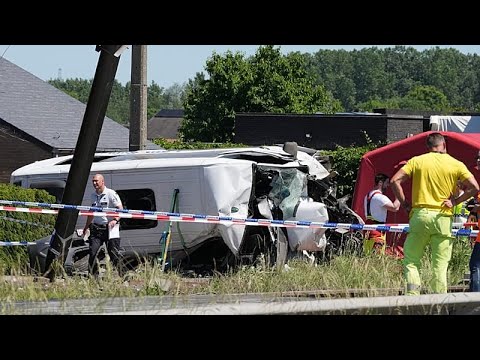 Belgique : ce que l'on sait de la collision mortelle entre un train et un bus scolaire thumbnail