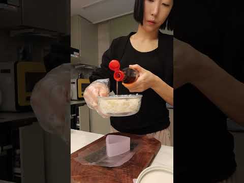 묵은지 참치 삼각김밥 thumbnail