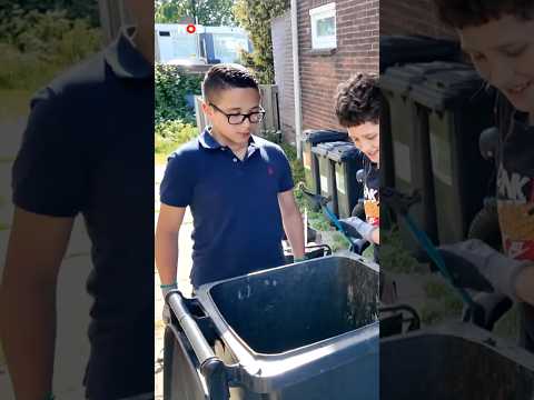 Amine en Mo maken stinkende kliko's schoon thumbnail