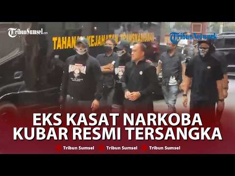 ?Penampakan Eks Kasat Narkoba Kubar AKP Deky Tiba di Bareskrim, Bugkam soal Dugaan Beking Bandar thumbnail
