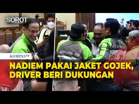 Pelukan Semangat! Nadiem Makarim Kenakan Jaket Gojek, Driver Ojol Beri Dukungan Jelang Sidang Pledoi thumbnail