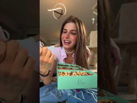 Probando pasteles de boda 🥰 thumbnail