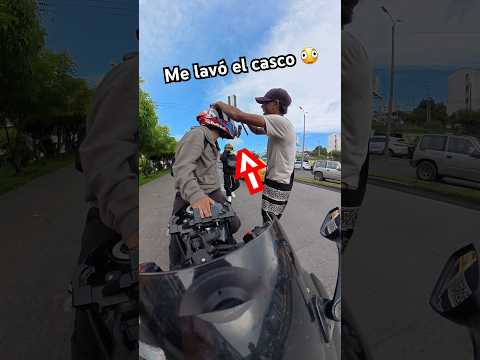 Cuando tu AMIGO te LAVA el CASCO #humor #motos #risas #biker #bromas thumbnail