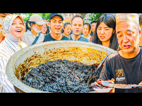 I ate Muslim Chinese Street Food in Xi'an, China! thumbnail