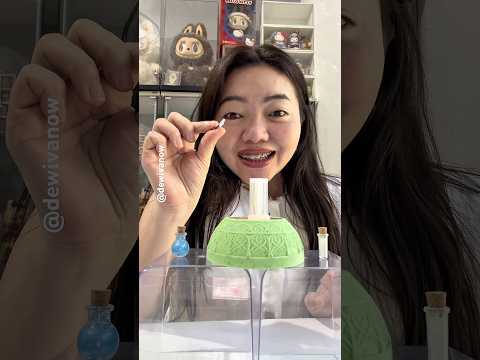 Hati hati salah buka bisa patah #dewivanow #pedangmini #minisword #resinart #miniature thumbnail
