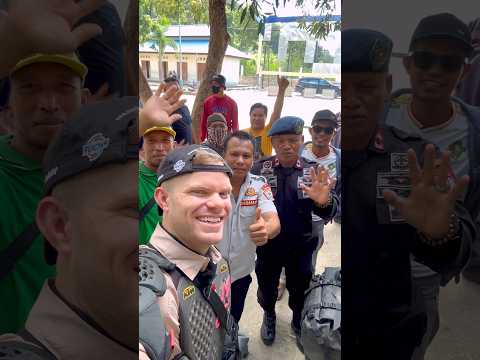 Orang Bule menerima Sedekah #buton #travel #sulawesi thumbnail
