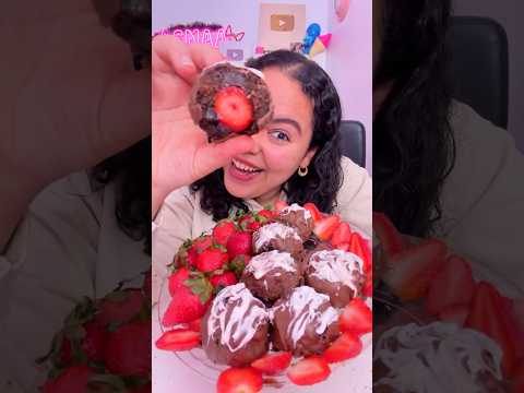 حلا الكيك المفعص بالفراولة🍓😱 thumbnail