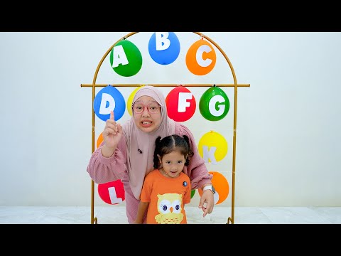 Aracelli Belajar Alfabet Dengan Balon Warna Warni Dan Meletuskannya thumbnail