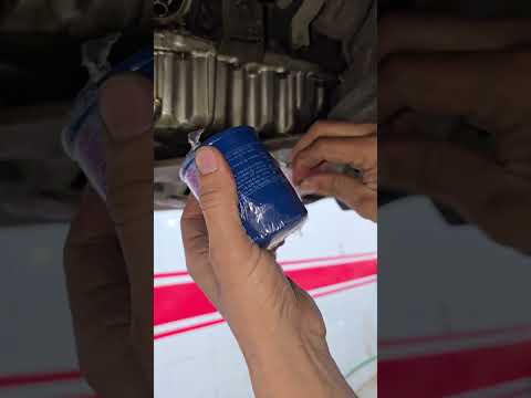 Honda accord oil filter changing trick #automotive #mechanic #brakesystem thumbnail