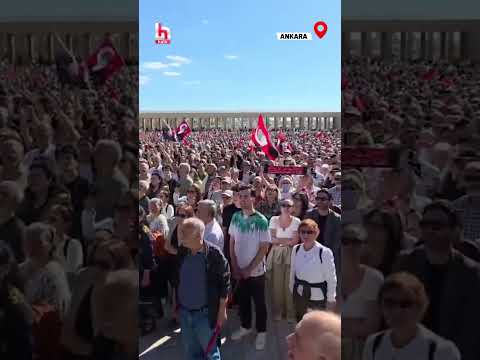 Onbinlerce kişi Anıtkabir’in avlusunda böyle görüntülendi! thumbnail