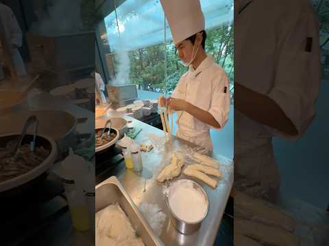 TUDO QUE EU COMI NO CAFÉ DA MANHÃ DO NOSSO HOTEL 5 ESTRELAS EM SHENZHEN thumbnail