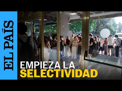 Los exámenes de la PAU reúnen a más de 300.000 estudiantes en toda España | EL PAÍS thumbnail