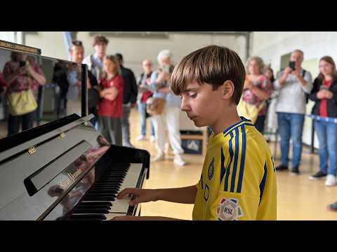Ele tocou PIANO na rua em Portugal… olha a REAÇÃO das pessoas! thumbnail