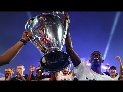 Le PSG célèbre son titre avec Macron à l’Élysée thumbnail