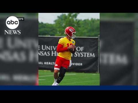 Mahomes returns to practice after offseason knee surgery thumbnail