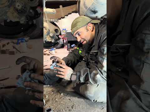 TE ENSEÑO LO QUE UN MECÁNICO NO TE ENSEÑA!!! REPARAR EL ENGRASADOR!!! #mecanico #taller #herramienta thumbnail