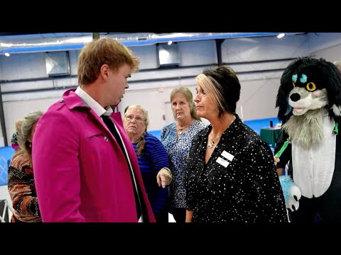 Entering a Dog Show with a Furry! thumbnail