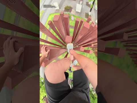 anh chàng parkour giúp người lạ lấy túi bị ném lên trên cao thumbnail