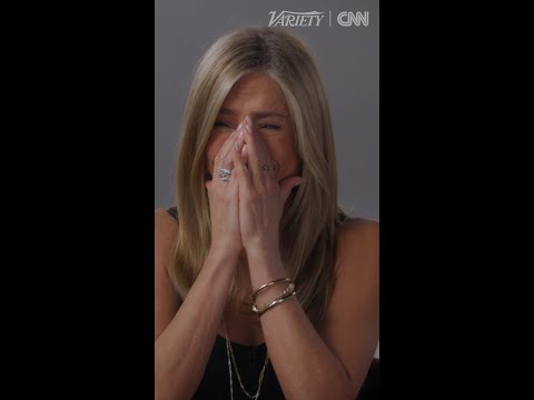 Jennifer Aniston and Lisa Kudrow crack up at favorite 'Friends' jokes thumbnail