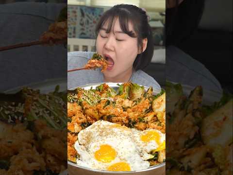 고기보다 맛있는 봄동비빔밥 먹방 thumbnail