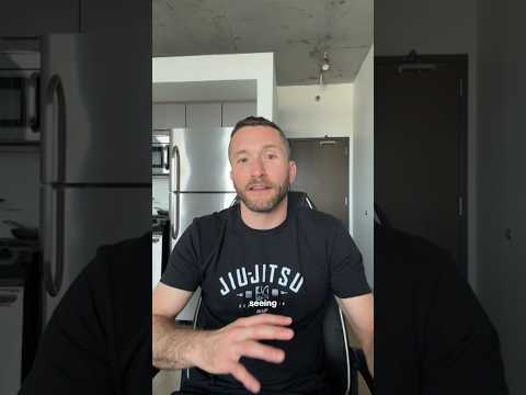 Jiu-Jitsu black belt restrains unruly passenger on flight thumbnail