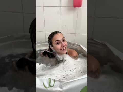 as vezes um banho de banheira salva uma vida thumbnail