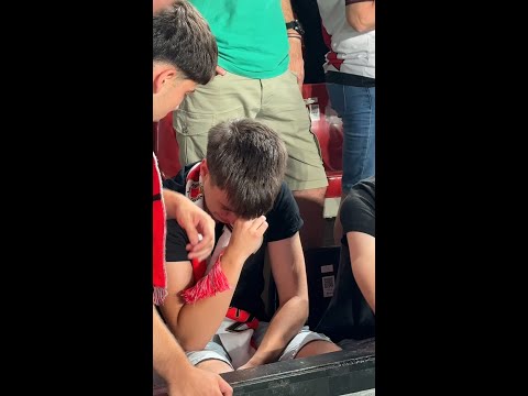 LÁGRIMAS y DESOLACIÓN en la afición del RAYO en VALLECAS tras la DERROTA en la FINAL de CONFERENCE thumbnail