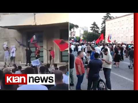 Ngjiten te shkallët e Kryeministrisë, vijon protesta e qytetarëve thumbnail