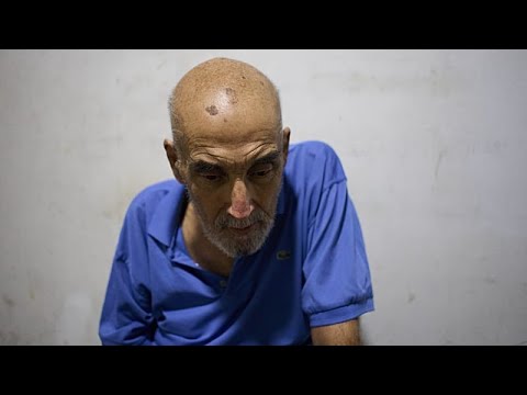 Venezuela : un ex-prisonnier retrouve son appartement occupé par le policier qui l'a arrêté thumbnail