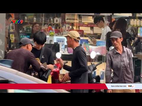 Thủ đoạn dàn cảnh, ép du khách trả tiền của nhóm đánh giày tại TP. Hồ Chí Minh | VTV24 thumbnail