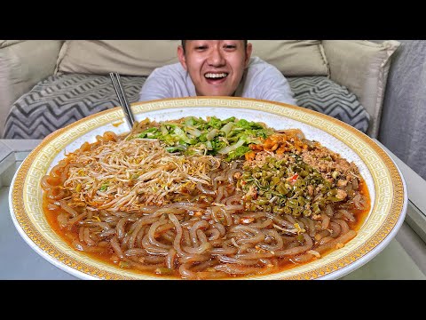 超大碗巨無霸酸辣粉！Super Bowl of Big Mac Hot and Sour Noodles! thumbnail
