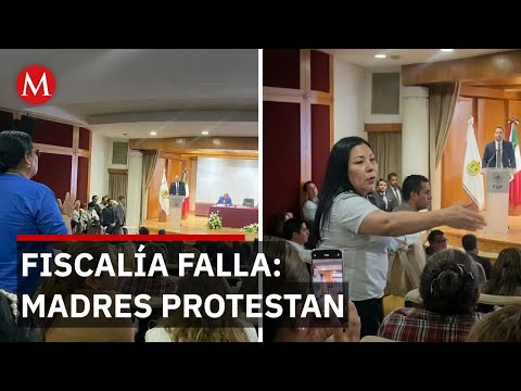 Madres buscadoras irrumpen en evento de Fiscalía de Veracruz exigiendo resultados reales thumbnail