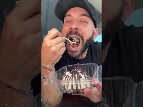 Tom Cruise World Famous Holiday Cake! thumbnail