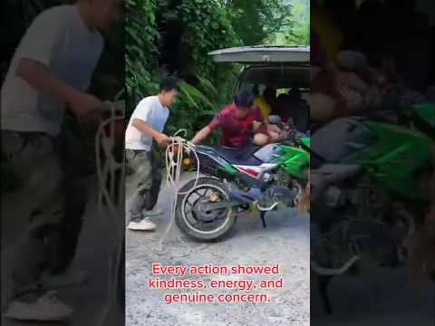The driver took a broken motorcycle home..and carried human kindness with him#short,#kindness,#love thumbnail