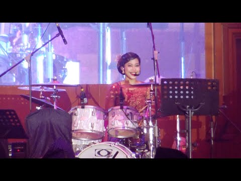 Laksamana Raja Di Laut | Singing Drummer Live | Nur Amira Syahira thumbnail