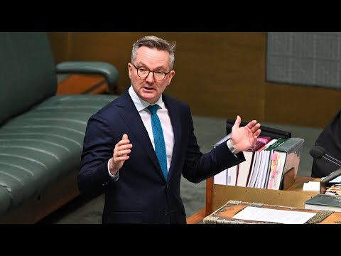 Chris Bowen ‘spewing out CO2’ as he flies around the planet to talk about climate thumbnail