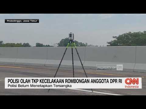 Polisi Olah TKP Kecelakaan Rombongan Anggota DPR RI thumbnail