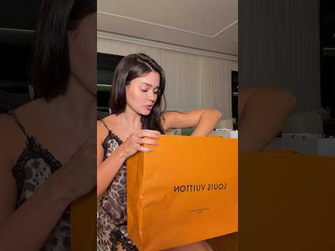 ABRINDO MUITOS PRESENTES DE ANIVERSÁRIO thumbnail