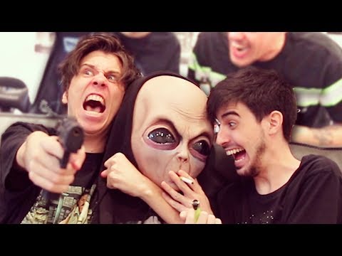ESCAPANDO DEL AREA 51 thumbnail