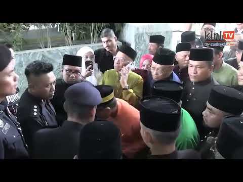 Tempers flare after N Sembilan chieftains barred from meeting Tunku Nadzaruddin thumbnail