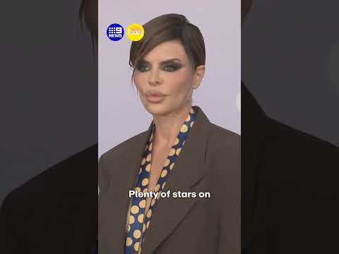 Stars missing from AMAs carpet | 9 News Australia thumbnail