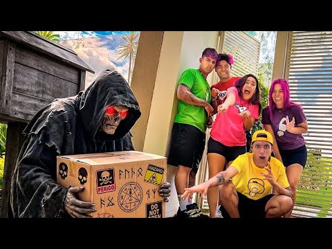 COMPRAMOS UMA CAIXA MISTERIOSA  *Fomos amaldiçoados ? thumbnail