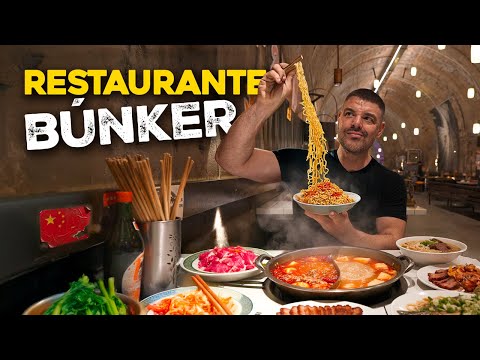 COMIENDO en un REFUGIO ANTIAÉREO de la SEGUNDA GUERRA MUNDIAL CHINA🇨🇳 thumbnail